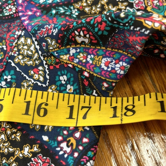 Vera Bradley Scrubs top. V-Neck pullover style. Size XS. Paisley print. - Picture 10 of 15